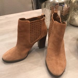 Antonio Melani 9.5 M camel studded ankle boots